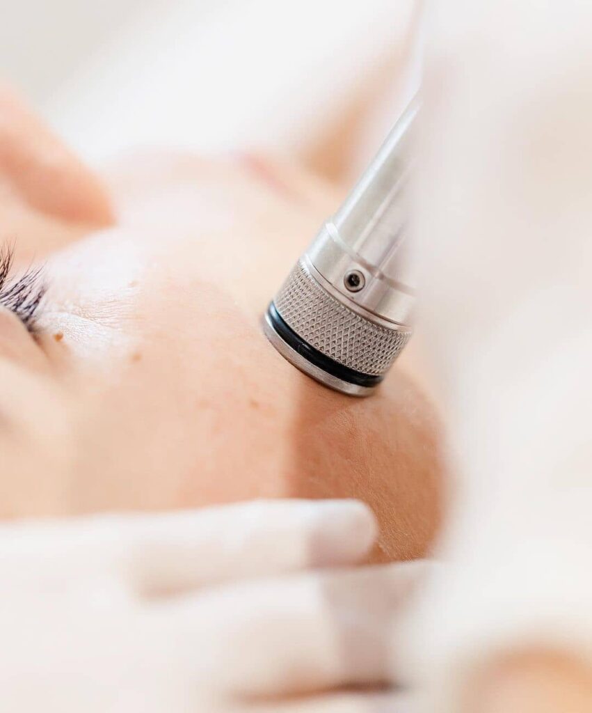hydrabrasion-device-to cleanse the skin and infuse nutrients